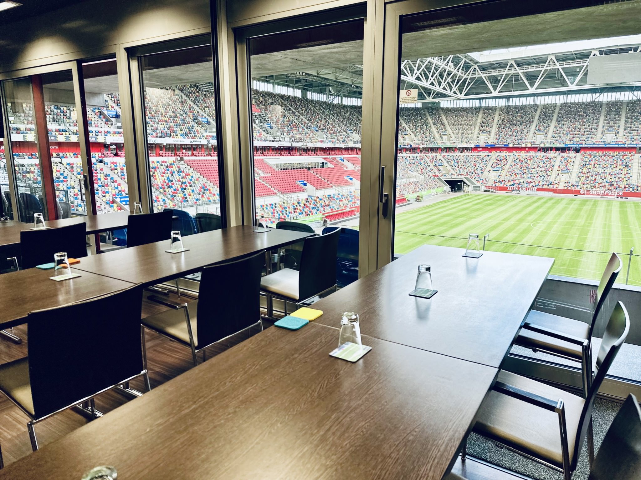 Event-Loge im TULIP Inn Düsseldorf Arena, Veranstaltungsort der IT-Strategie 2027