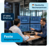 Kunde und Mahr EDV Mitarbeiter führen am Schreibtisch ein Beratungsgespräch über Serverarchitektur mit vier Bildschirmen