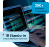 Nahaufnahme von Händen die am Laptop an Quellcode für Software Migration arbeiten. Visualisierung von digitalen Code Fenstern