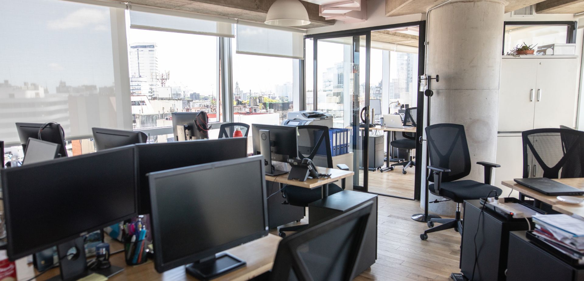 News-Header-Moderner-Arbeitsplatz